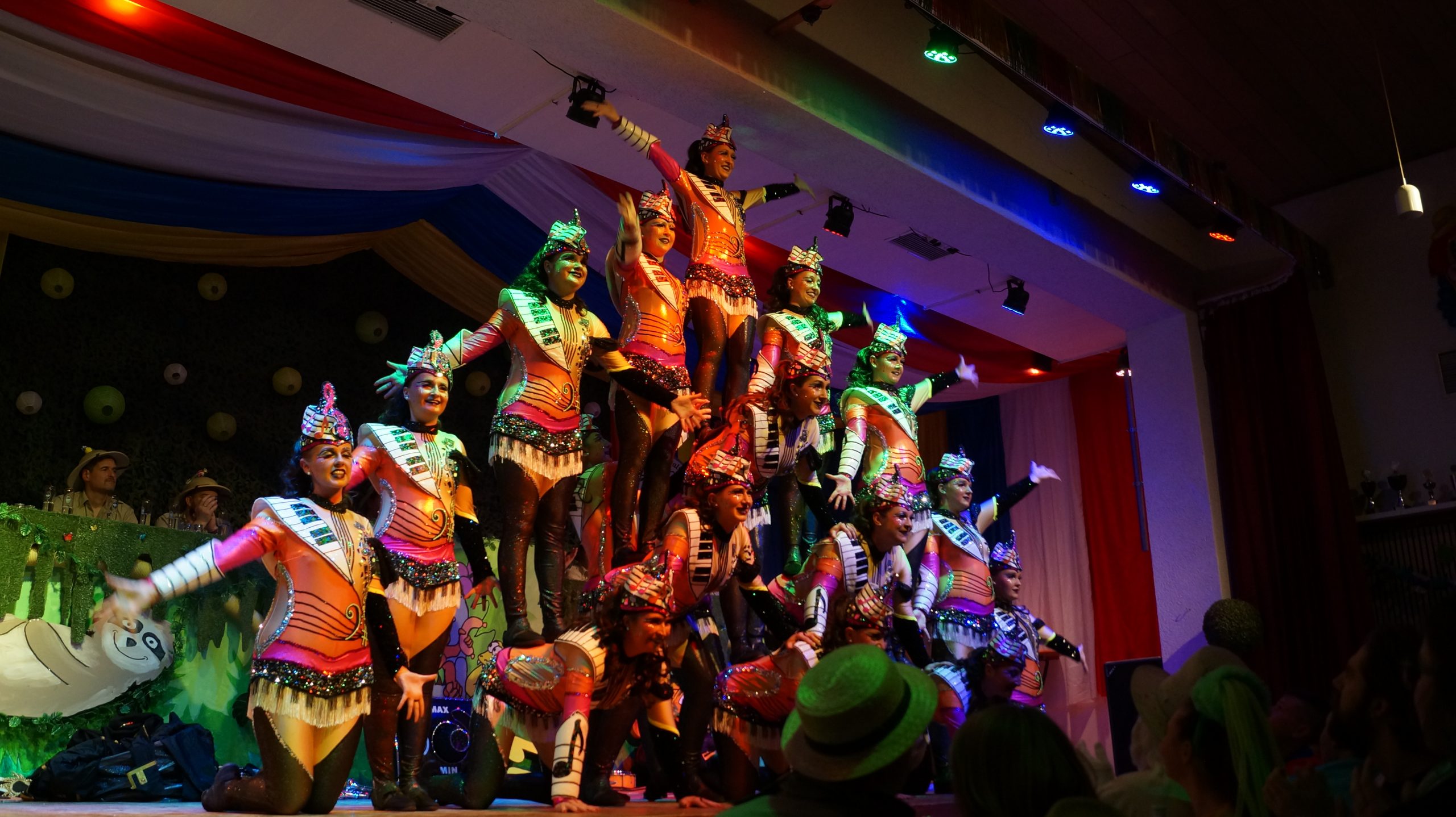 „Tanzgruppe Reloaded aus Undenheim bei der Prunksitzung in Bechtolsheim“ „Tanzgruppe Reloaded aus Undenheim bei der Prunksitzung in Bechtolsheim“