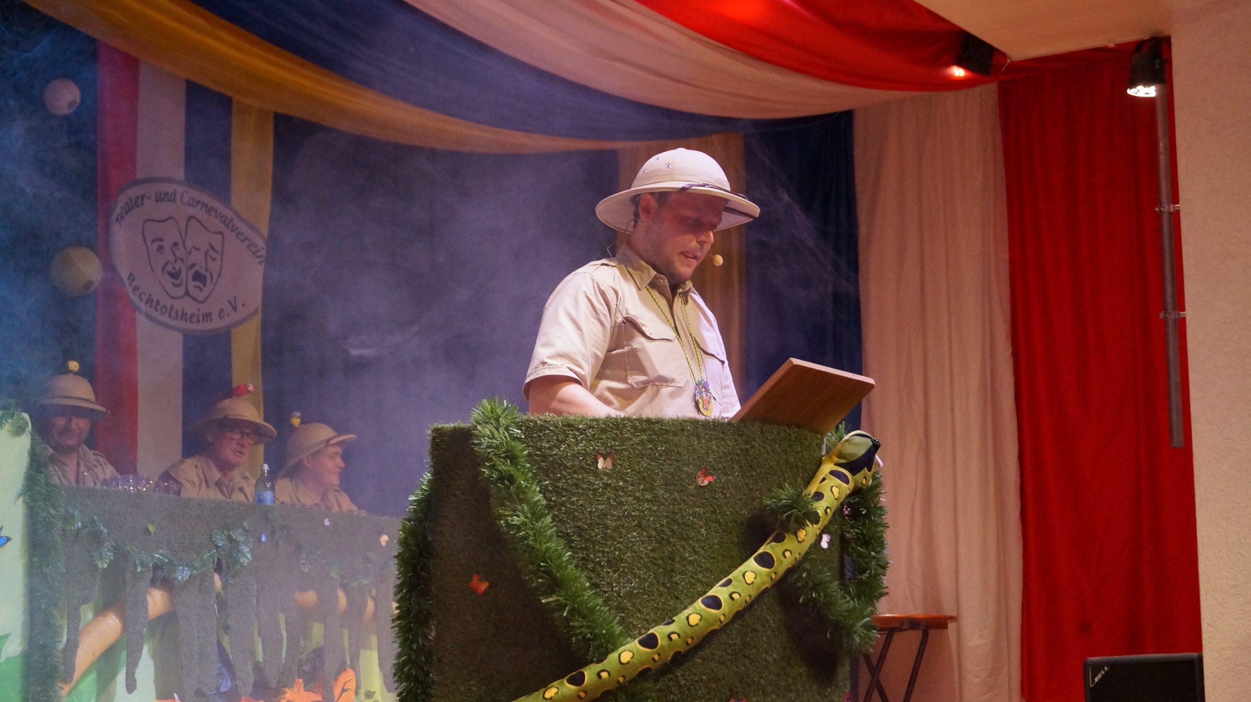 „Vortrag Juchheia Safari von Marc Wolf bei der Prunksitzung 2026“ „Vortrag Juchheia Safari von Marc Wolf bei der Prunksitzung 2026“